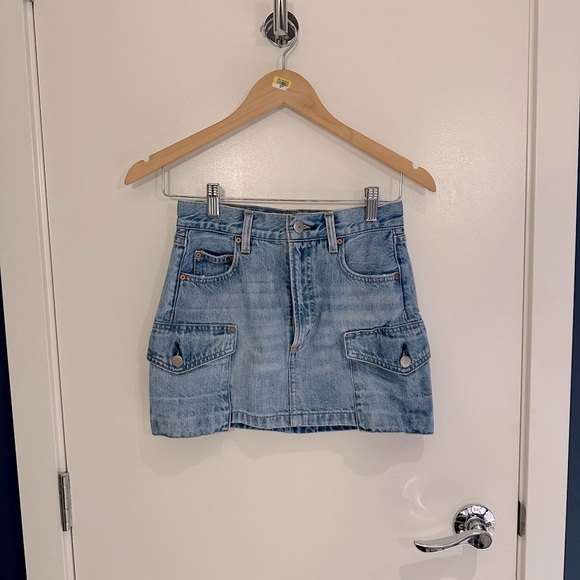 Denim Forum The '90s Cargo Mini Denim Skirt (Size 23) - Picture 6 of 7